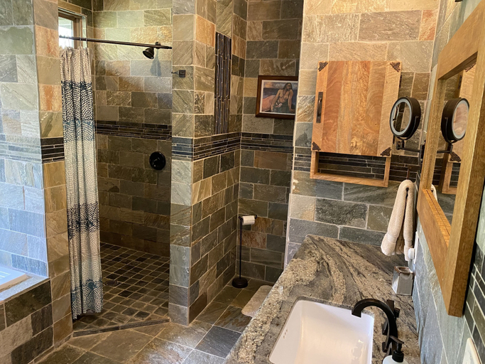Bathroom 3, Volcano Rainforest Lodge, Hawaii