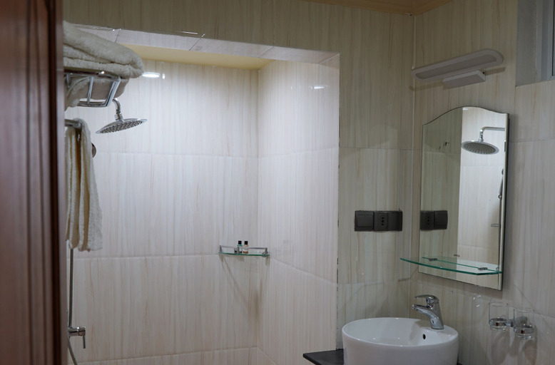 Bathroom 5, Banyan Villa Maldives