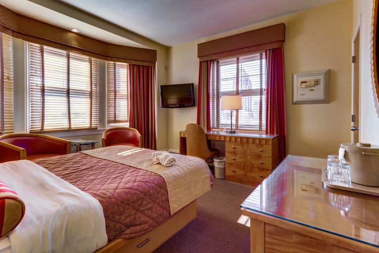 Bedroom 4, Alexander Inn, Philadelphia