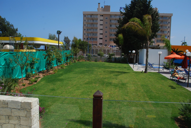 Exterior & Views 2, The Caravel Hotel