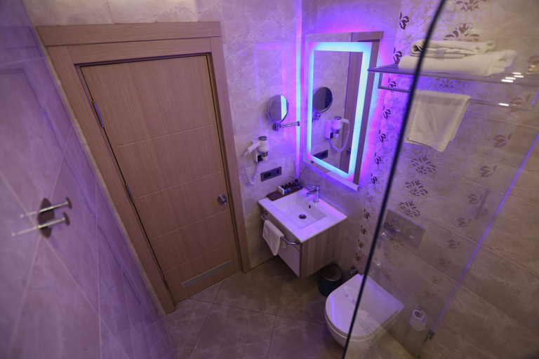 Bathroom 2, Restwon Suit Hotel, Bakırköy