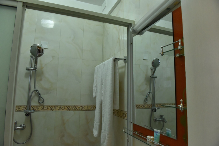 Bathroom 4, Interservice Hotel, Kampala