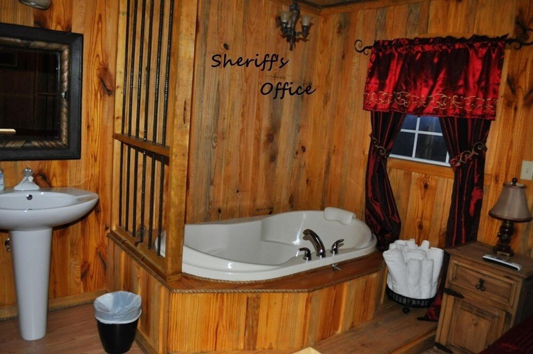 Bathroom 4, Diamonds Old West, Pike