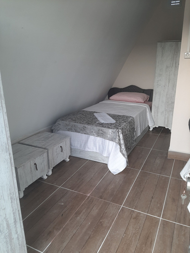 Bedroom 5, Ekom Cafe Pansiyon, Ezine