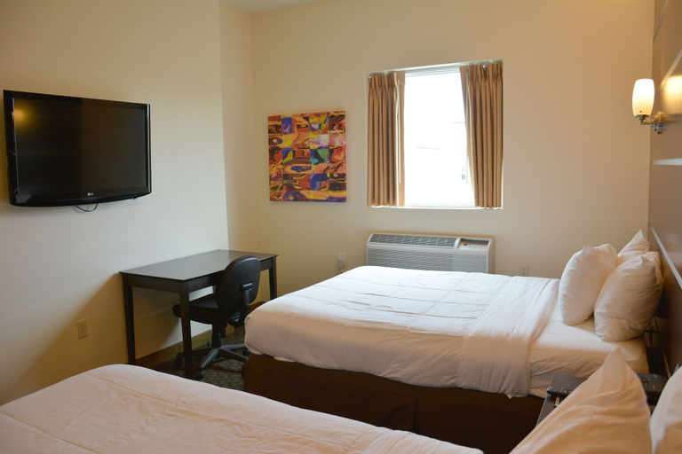 Bedroom 2, Days Inn & Suites by Wyndham Milwaukee, Milwaukee