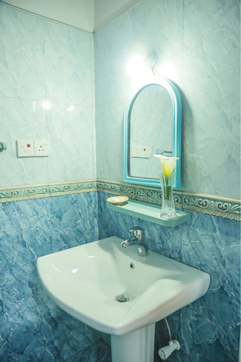 Bathroom 3, Inroma Holiday Resort, Nuwara Eliya