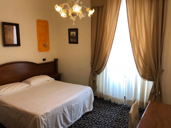 Bedroom 5, Le Petit Real, Rome
