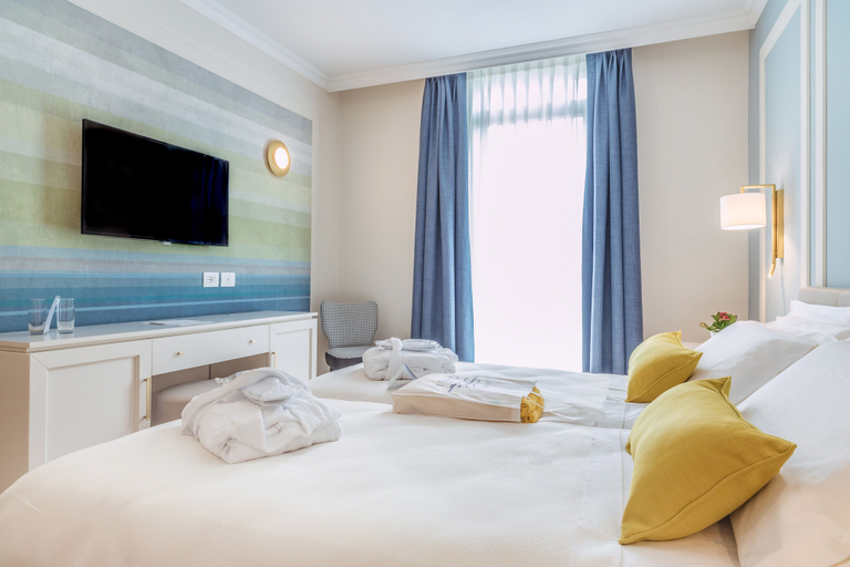 Bedroom 4, Sky Pool Hotel Sole Garda, Verona