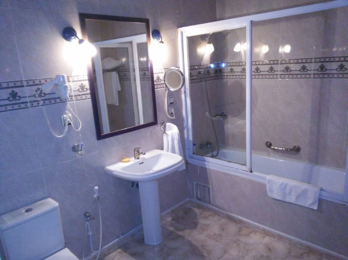 Bathroom 4, El Mouahidine, El Kerma