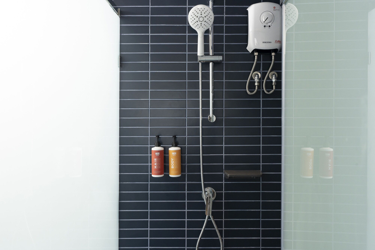 Bathroom 4, Go Hotel Bowin, Si Racha