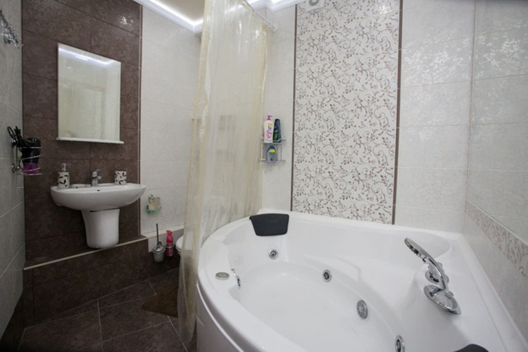 Bathroom 3, InnHome Apartments - Revolution Square, Chelyabinsk gorsovet