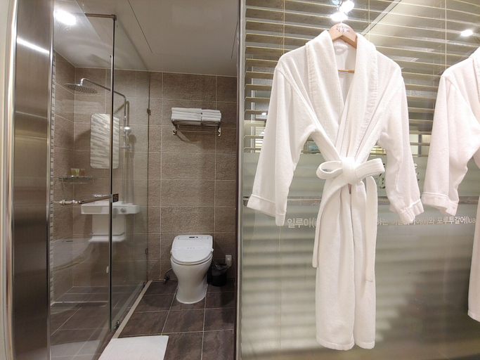 Bathroom 5, Jeju Ilua Hotel, Jeju