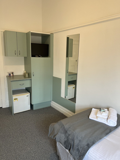 Bedroom 4, Hotel Concord, Sydney