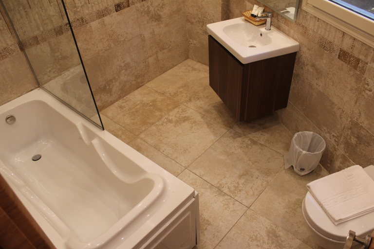 Bathroom 3, Jasmine Pyramids Hotel, Al-Ahram