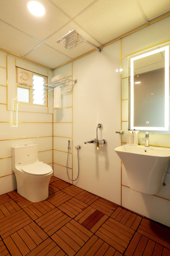 Bathroom 3, Wooden ECR Sea Resort, Viluppuram