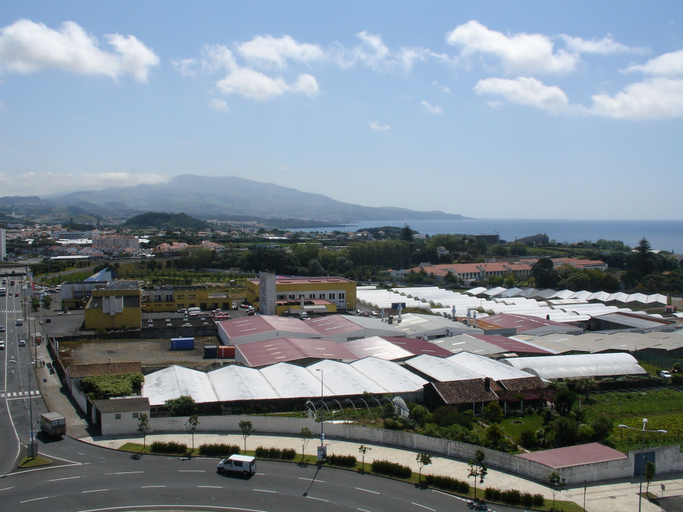 Exterior & Views 25