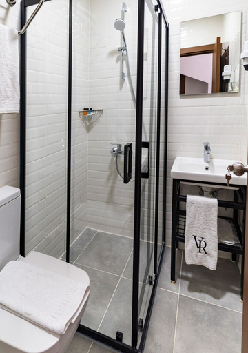 Bathroom 5, Hotel Vera, Fatih