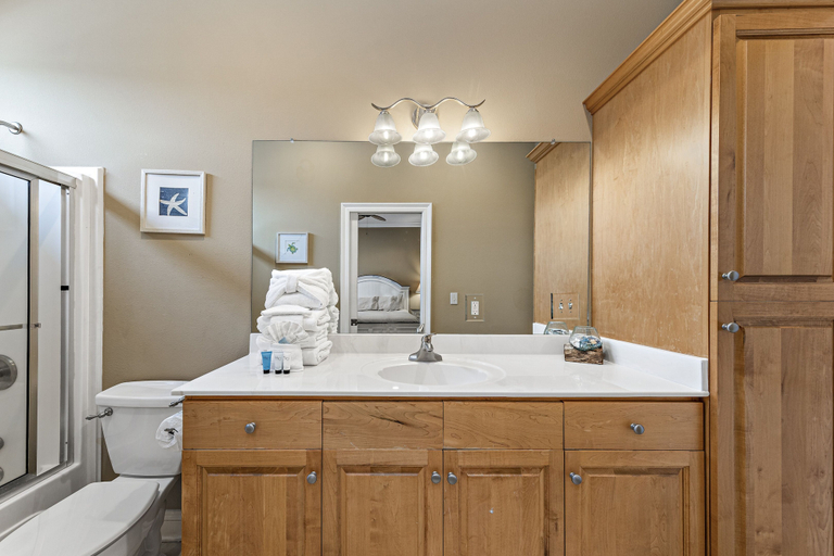 Bathroom 3, Eagle's Nest, Baldwin