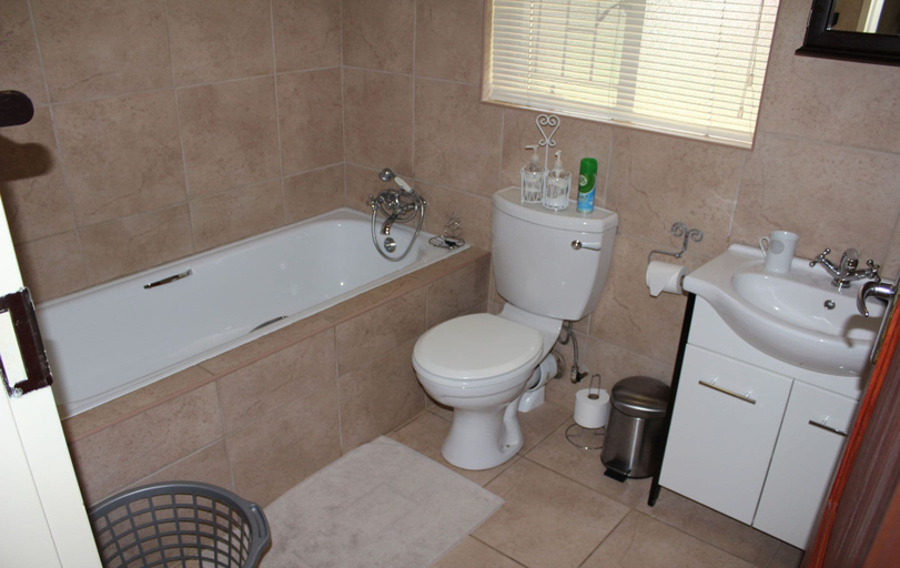 Bathroom 4, Four Seasons Guesthouses, Waterberg