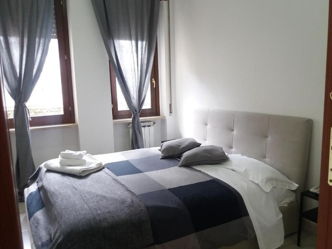 Bedroom 3, B & B 30 mt dal duomo, Benevento