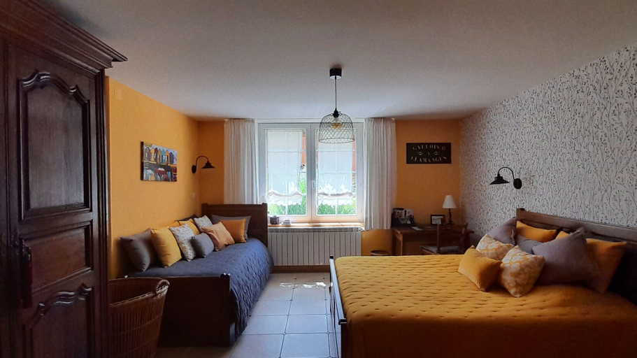 Bedroom 5, Au Pré du Moulin, Marne