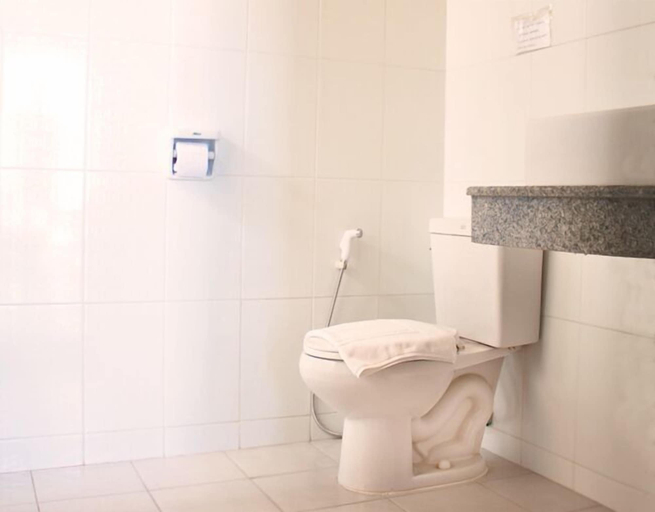 Bathroom 5, Starbeach Guest House, Phuket Island