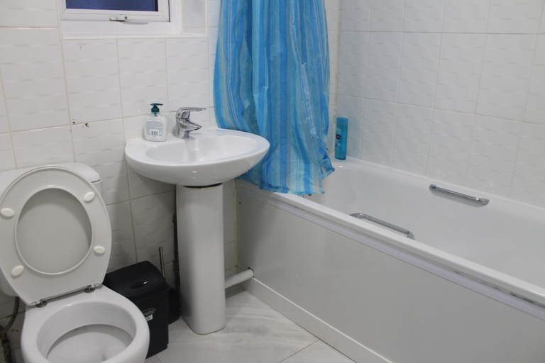 Bathroom 3, Sidney Place, Sefton
