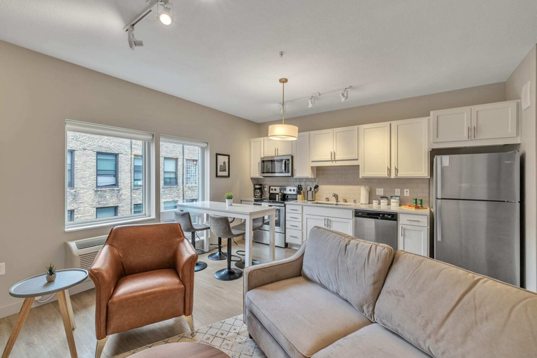 Others 5, Comfortable 1BD Vector Suite With 95 Walkscore, Hennepin