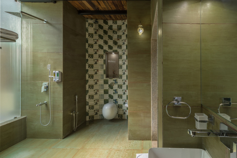 Bathroom 4, Sterling Padam Pench, Seoni