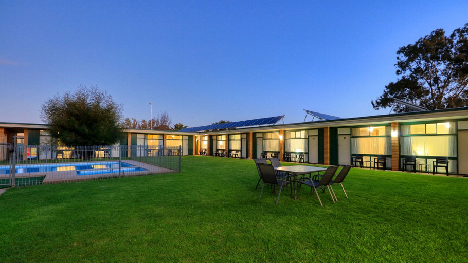 Exterior & Views 2, Junee Motor Inn, Junee