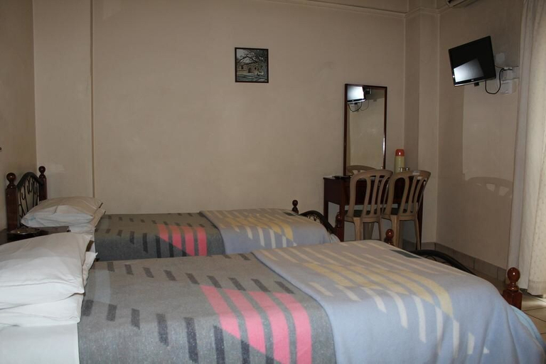 Bedroom 2, Delphi Hotel