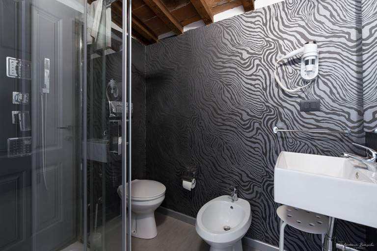 Bathroom 5, Hotel Spagna, Florence