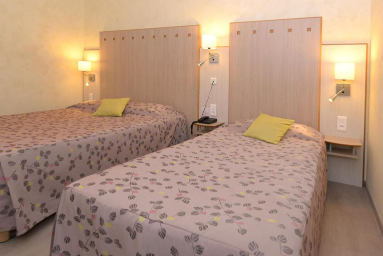 Bedroom 2, Logis Le Cheval Blanc et Clovis, Vienne