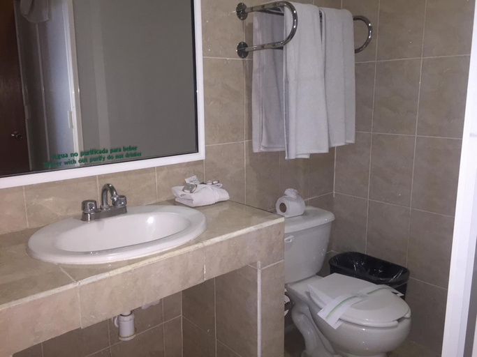 Bathroom 3, Hotel María Benita, Vetagrande