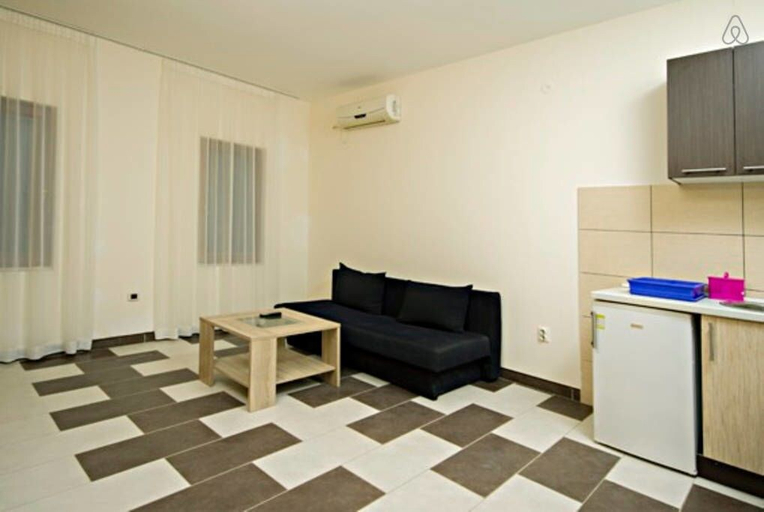 Others 4, Apartments Ljoljic