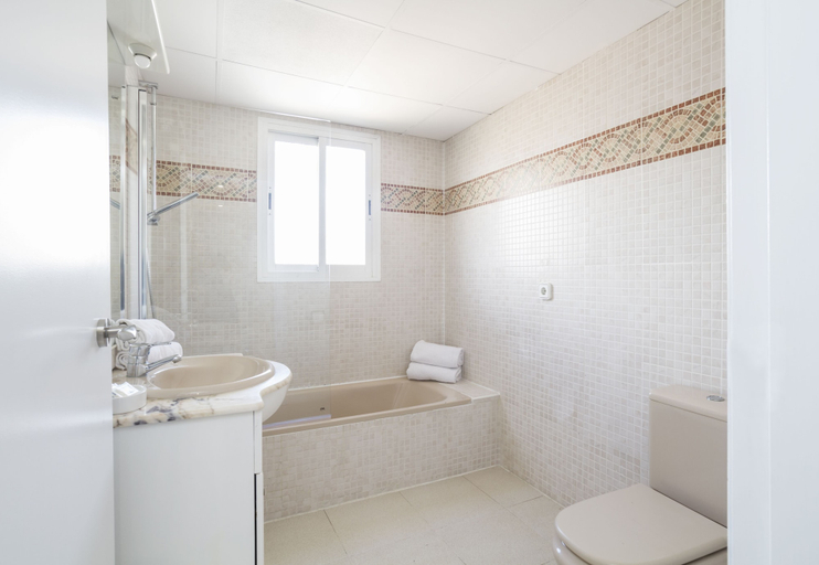 Bathroom, Apartamentos Priorat, Tarragona