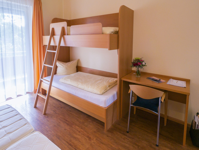 Bedroom 3, Hotel Löwen Garni - B&B, Ortenaukreis