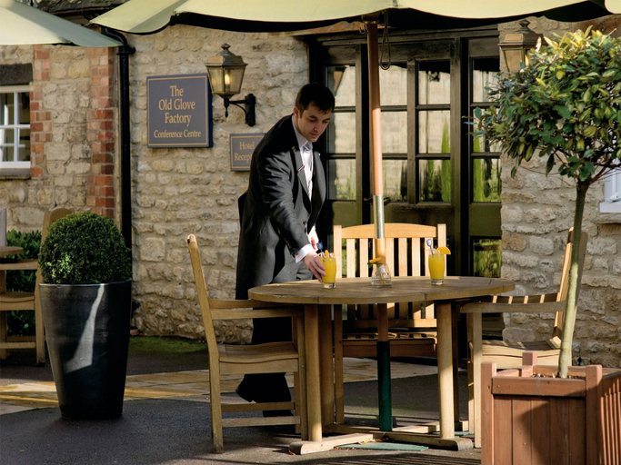 Food & Drinks 5, Macdonald Bear Hotel, Oxfordshire