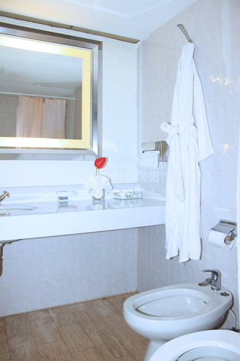 Bathroom 4, Hotel Mont Fébé, Mfoundi