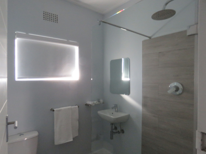 Bathroom 3, Oranjehof Studios, City of Cape Town