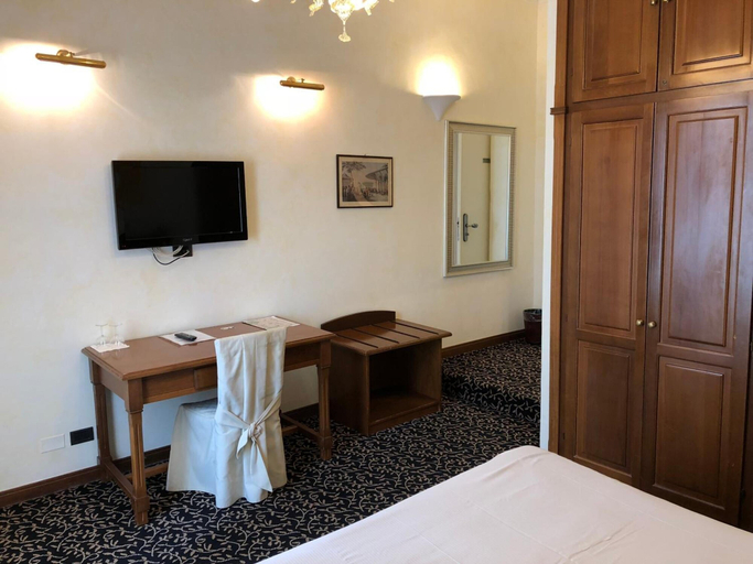 Bedroom 4, Le Petit Real, Rome