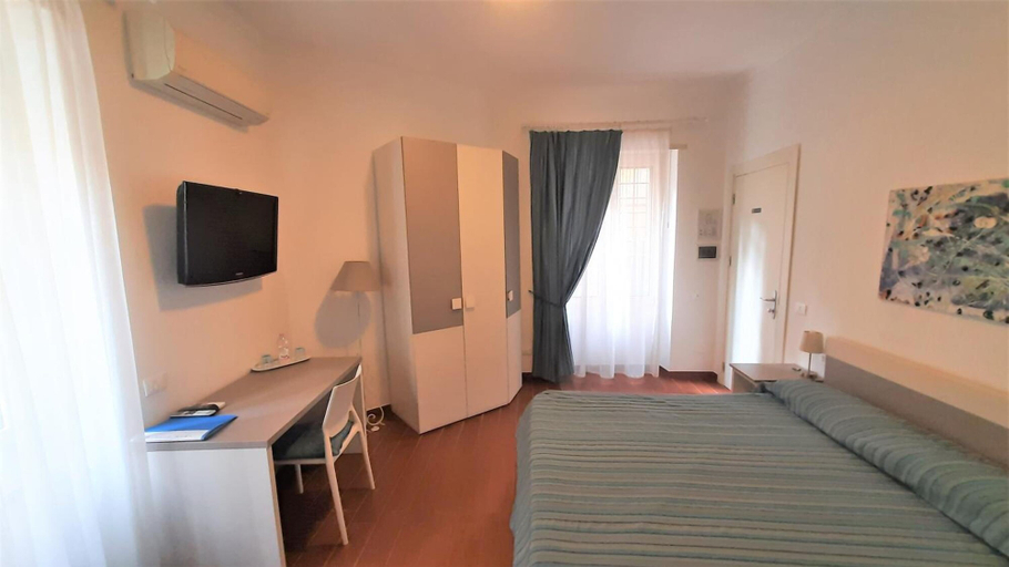 Bedroom 3, B&B Five Roma, Rome