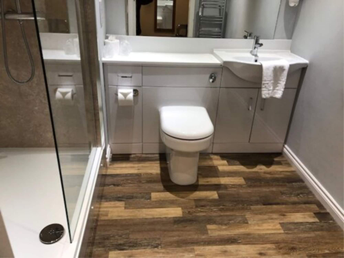 Bathroom 4, King Robert Hotel, Stirling