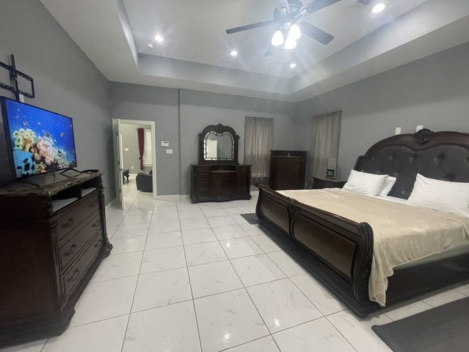 Bedroom 3, IAH SPHERIC Mini-mansion, Houston