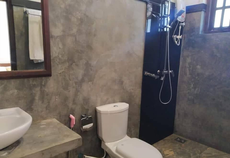 Bathroom 4, Ovitiyas Bandarawela, Bandarawela
