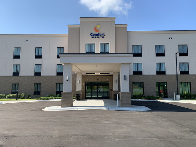 Exterior & Views 2, Comfort Inn & Suites, Oakland