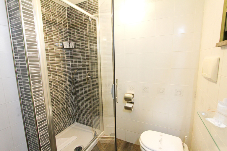 Bathroom 5, Albaruja Hotel, Cagliari