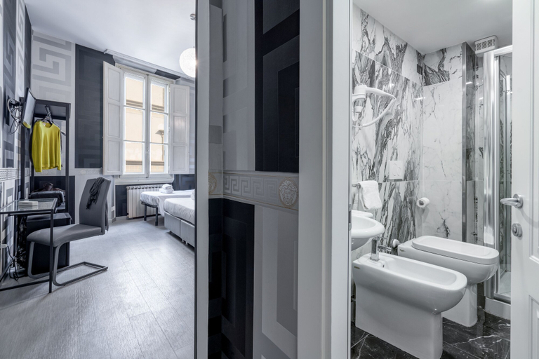 Bathroom 5, Hotel Spagna, Florence