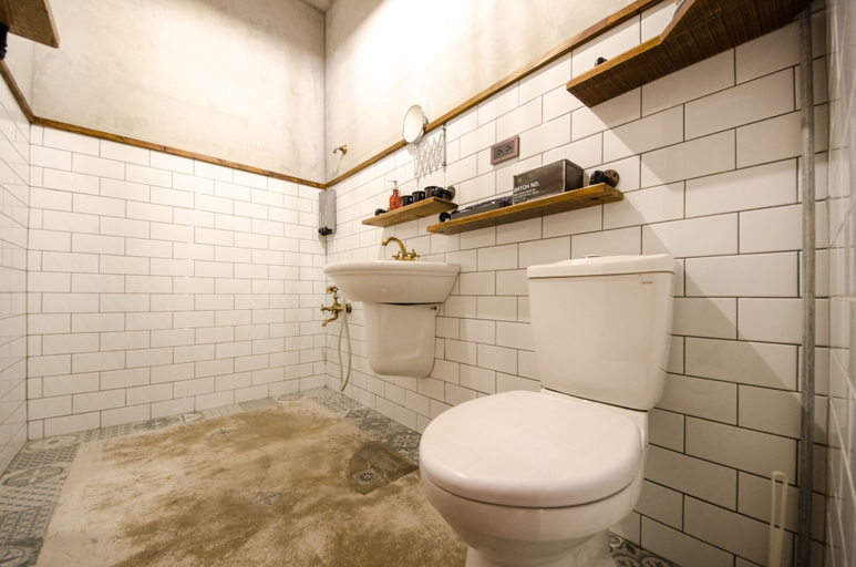 Bathroom 4, Kenting Sleep Inn, Pingtung