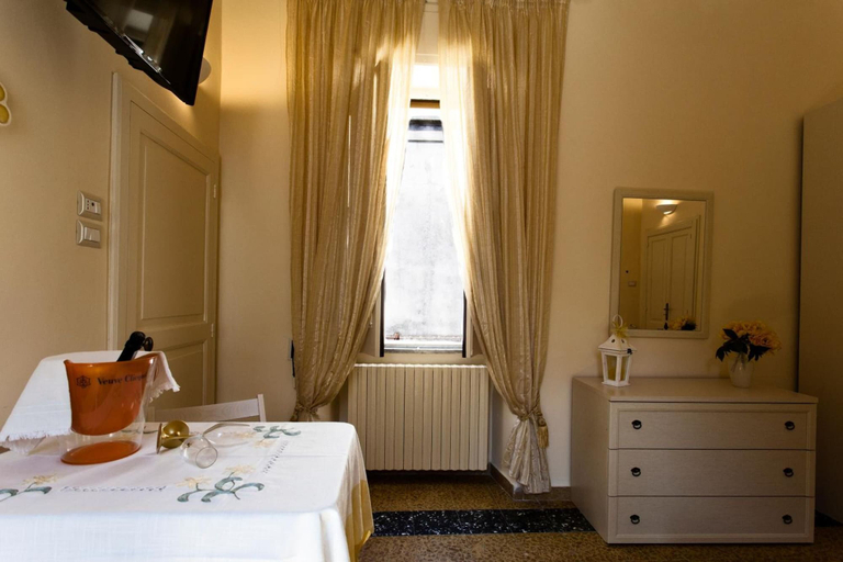Bedroom 2, La corte dei mille, Lecce